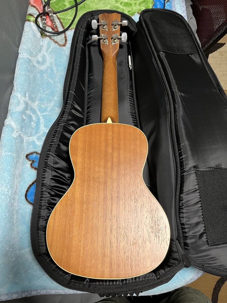 Ukele Córdoba + Case