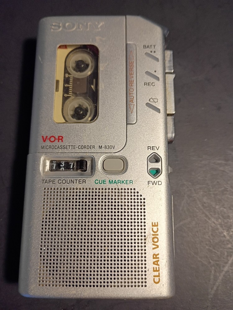 Sony M-830V Handheld Cassette Voice Recorder. Not functioning Read