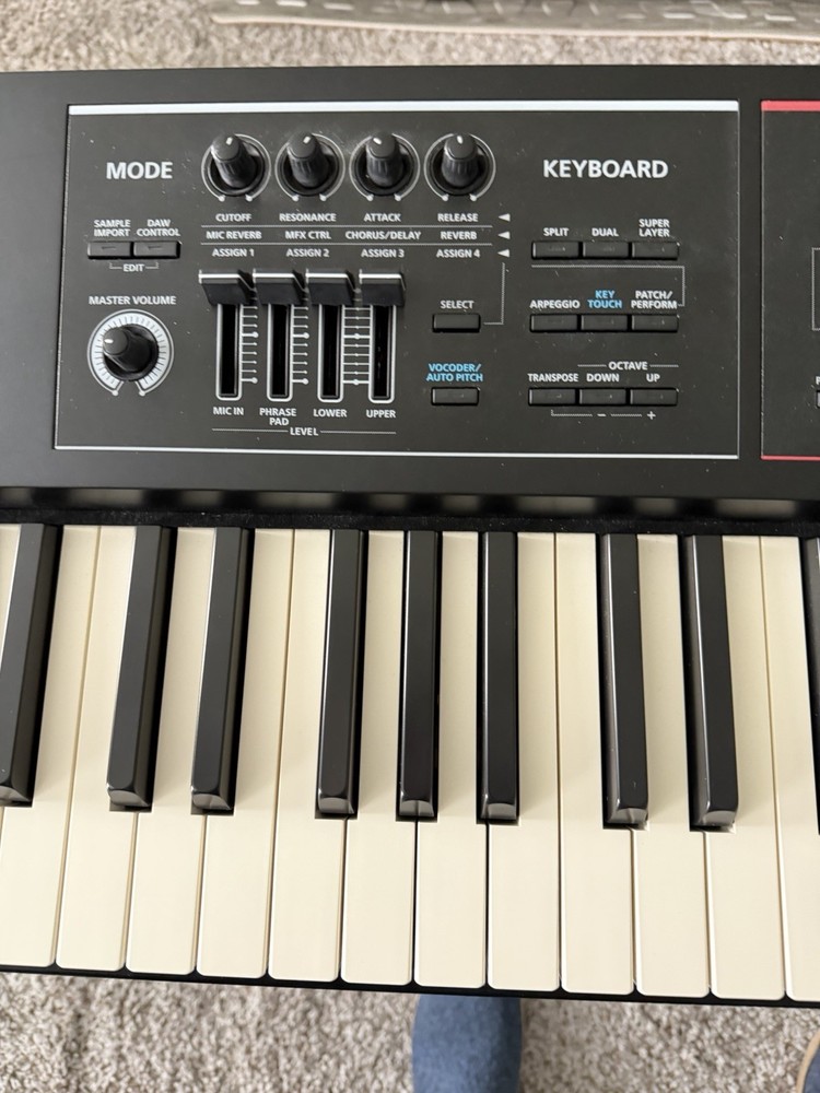 Roland JUNO-DS88 88-Key Synthesizer