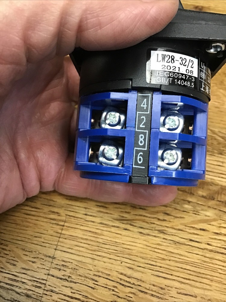 Rotary Cam Changeover Switch LW28-32/2