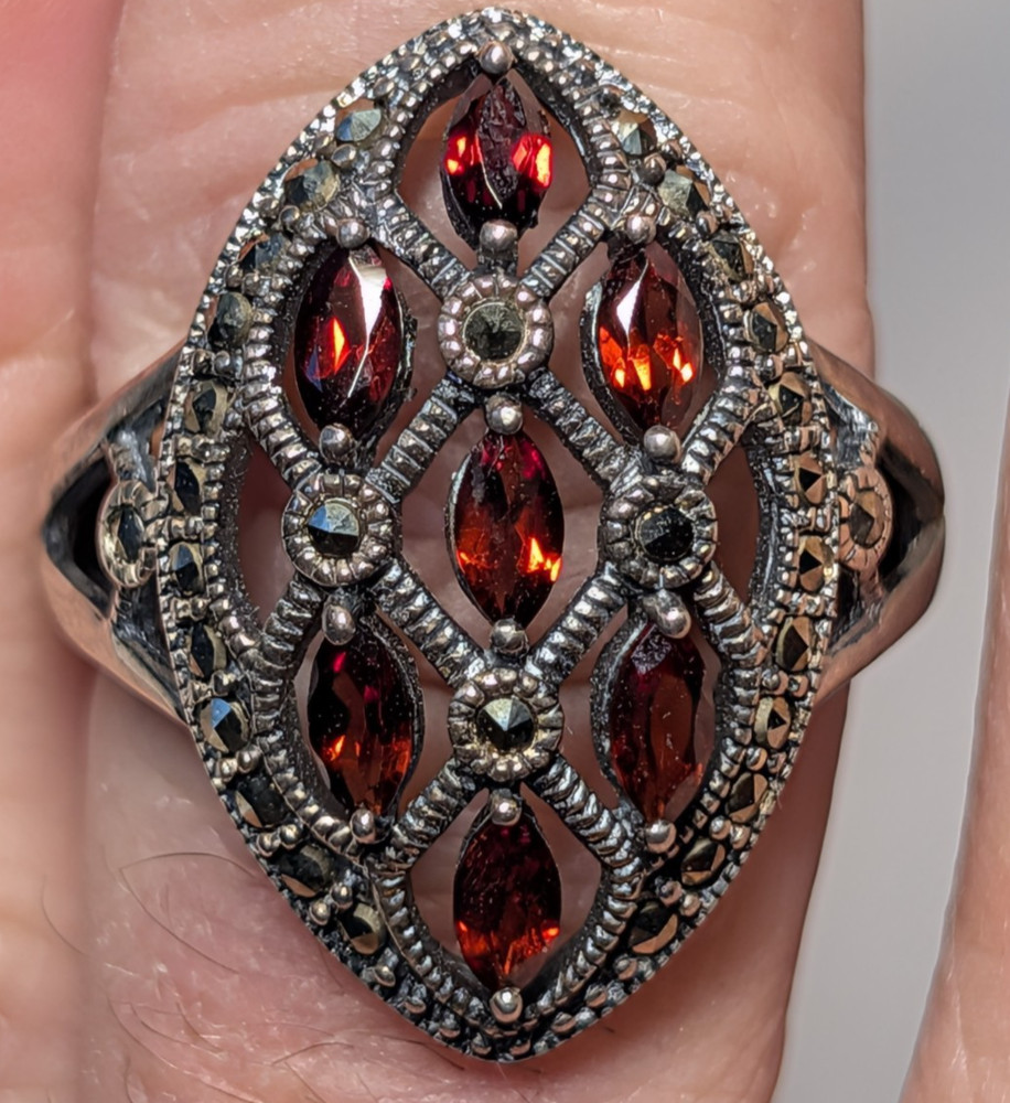 STERLING SILVER GARNETS RING SIZE 10 HALLMARKED 925