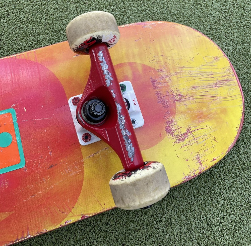 Mikemo Sponge Bob Skateboard Silver trucks & Bones
