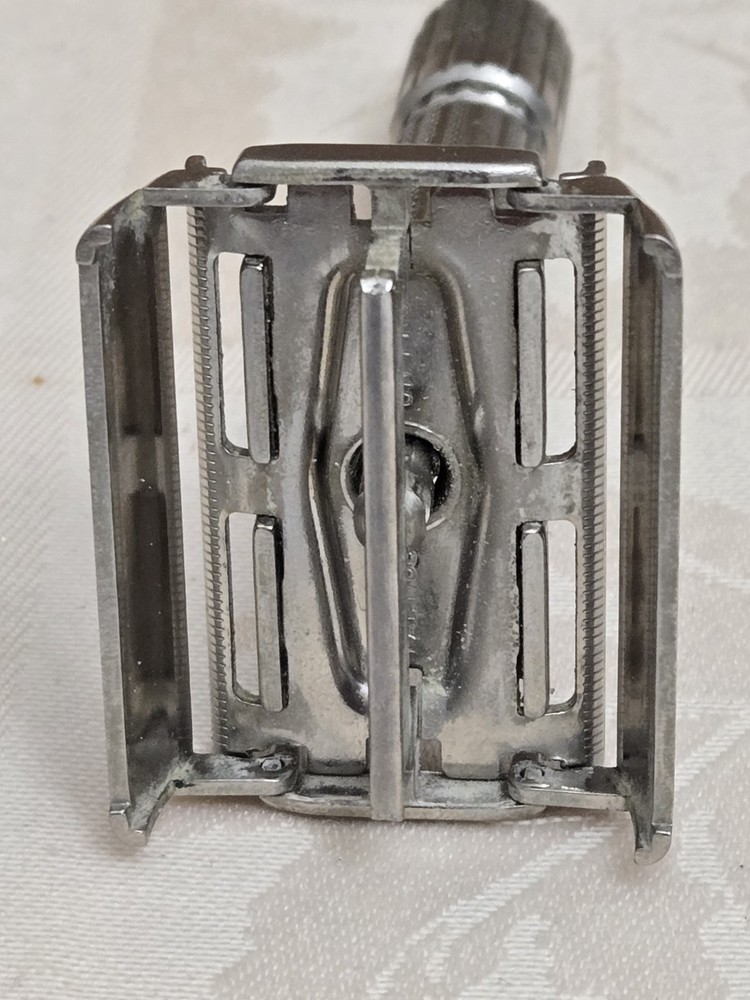 Vintage Gillette Adjustable Razor E1