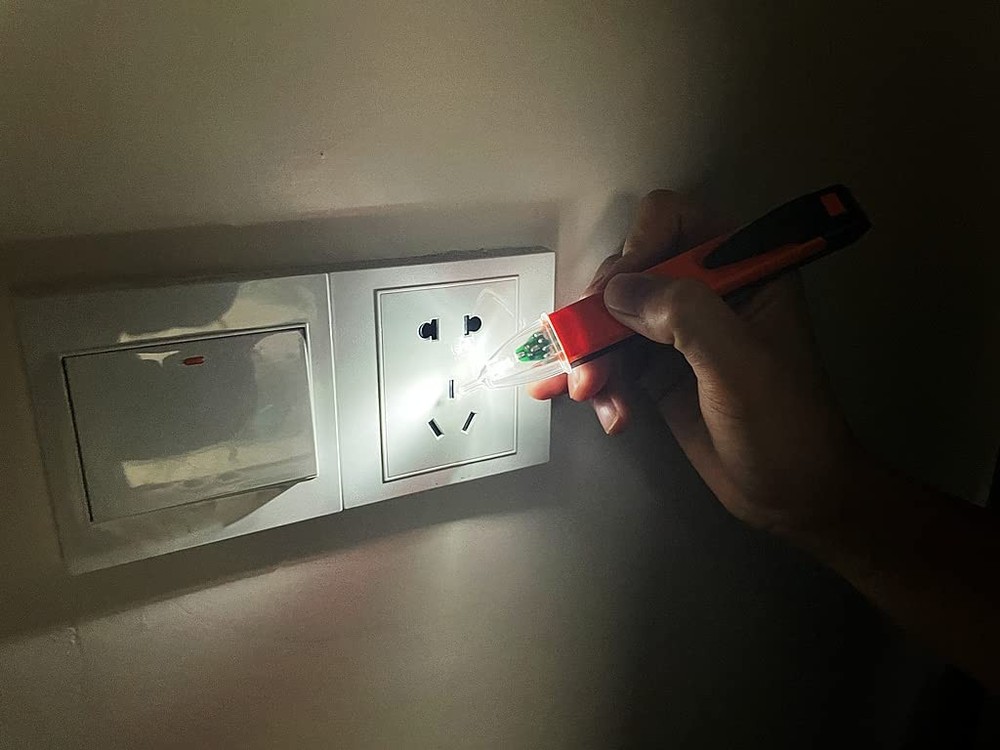 Multi-Functional Non-Contact Voltage Tester: 60V-1000V, Light & Buzzer Included