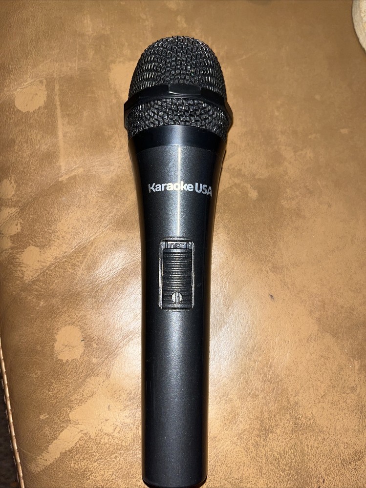 Karaoke USA M189 Professional Dynamic Microphone Smooth Frequency No Cable