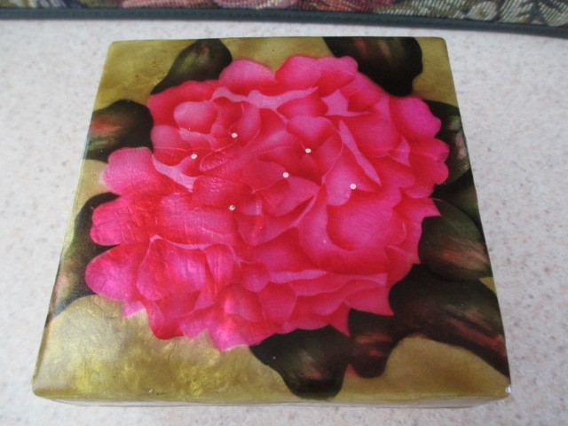 1511 * HYDRANGEA PINK~ CAPIZ SHELL TRINKET BOX