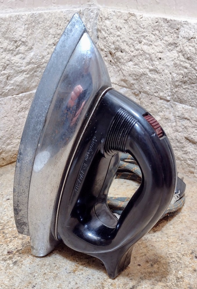 Vintage 1950's Sunbeam S-2 Steam Iron