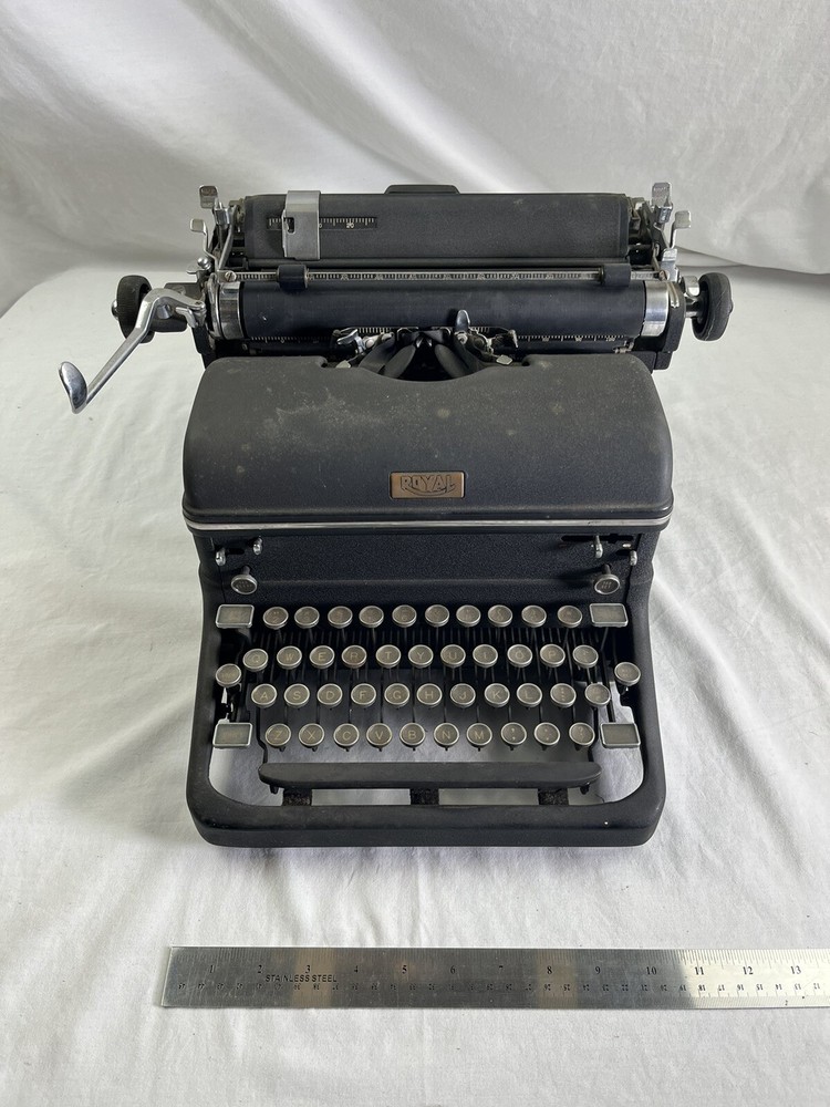 Royal Vintage Touch Control Magic Margin Manual KMM Typewriter 1940’s Read**