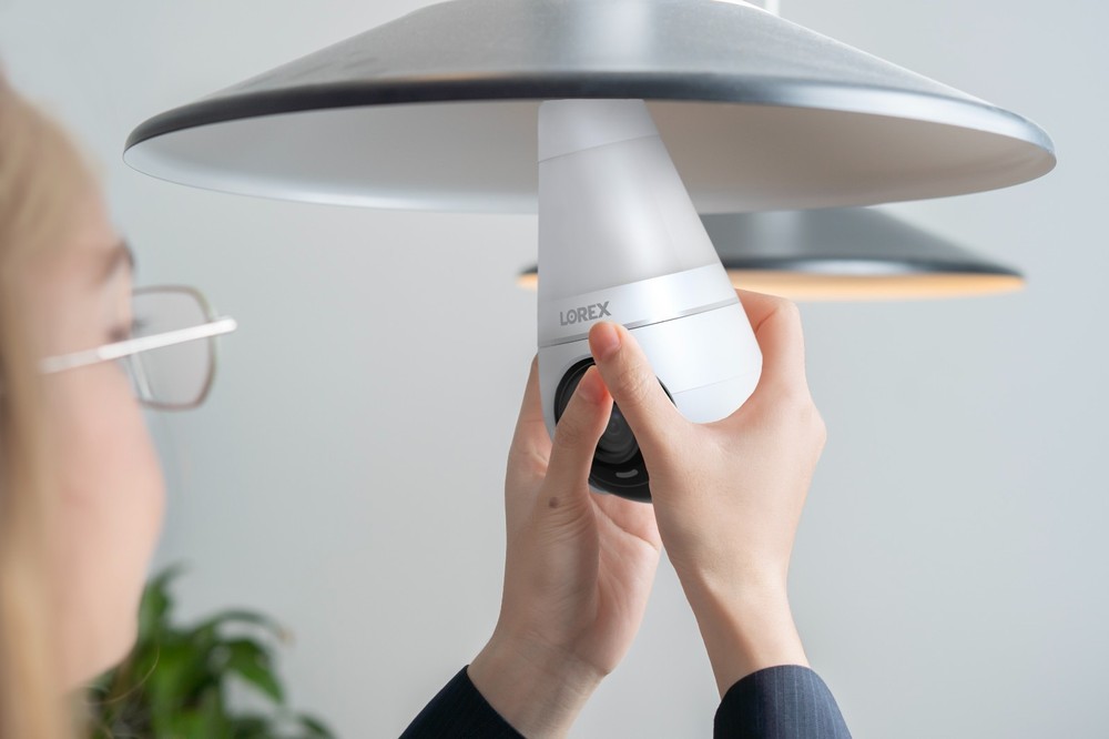 Lorex 2K Wi-Fi Smart Lightbulb Camera - (Open Box)