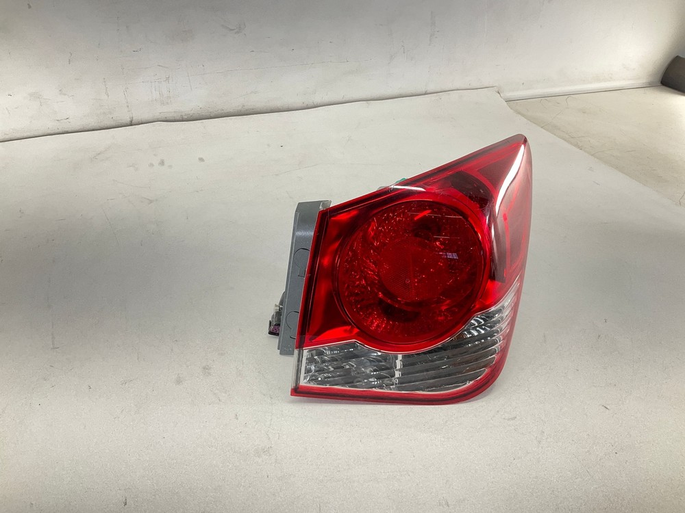 11-16 Chevrolet Cruze Quarter Panel Mounted Right Passenger Tail Light Lamp CM