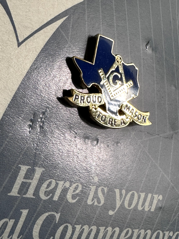 TEXAS MASONIC BLUE & GOLD PLATED LAPEL PIN B907