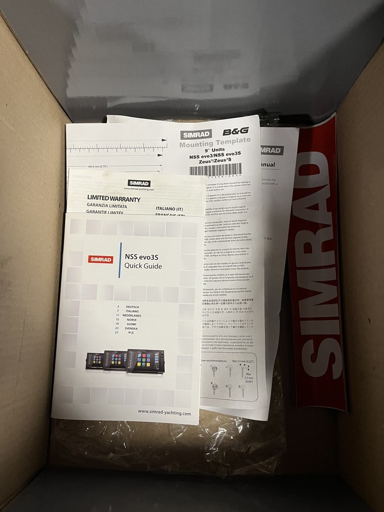 Simrad NSS9 Evo2 9" Touchscreen MFD Chartplotter with Power Cord, READ DESCRIP.