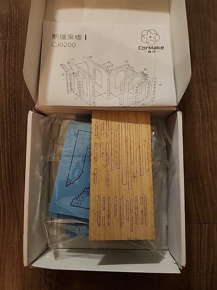 COR Ruined Corner House (1:35) Kit#CJ0200