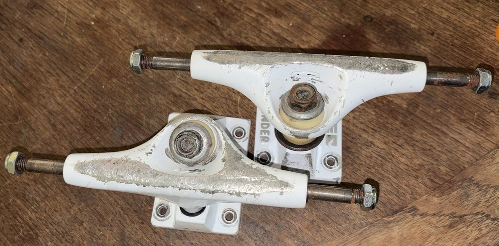 Used Thunder Skateboard Trucks