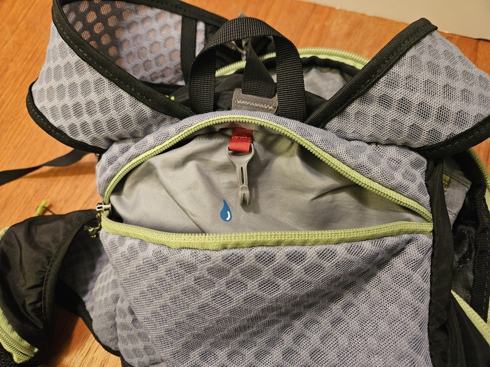 REI Flash 15 Hiking Daypack Backpack Black Gray Lime Hydration Compatible