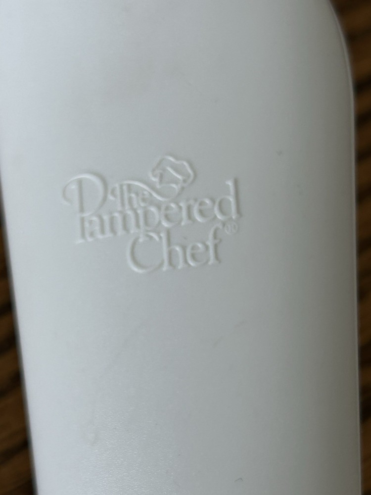 Pampered Chef Smooth Edge Manual Can Opener – White EUC