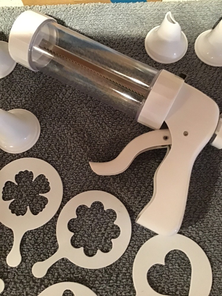 Cupcake Decorator Tool Set 19 Piece Set By Avon