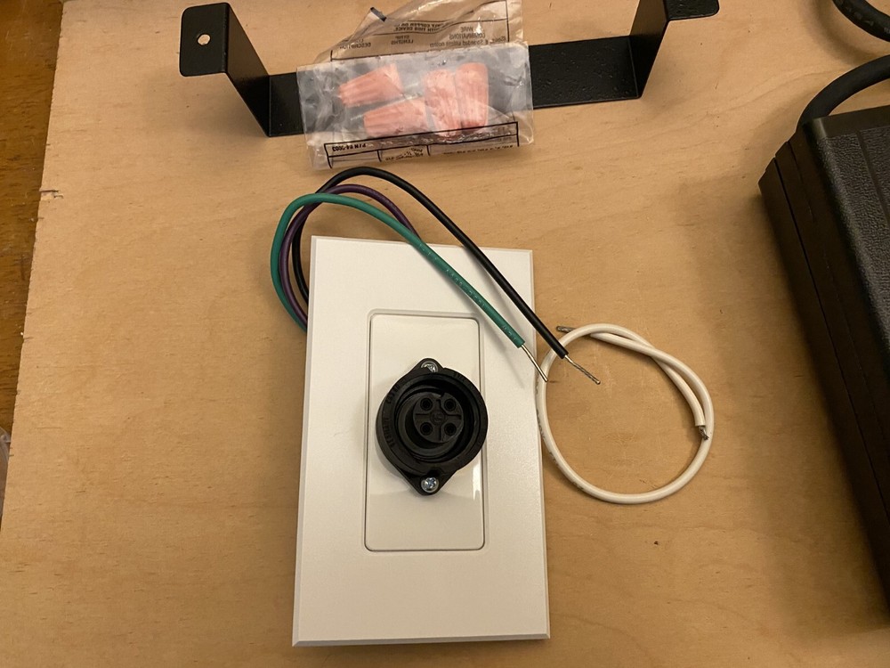 Lightolier Controls MultiSet MS232 an ASCII Interface , i.e. for Crestron