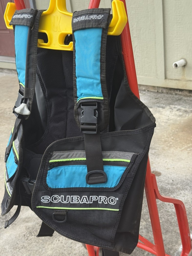 SCUBAPRO BCD Vest regulator Weight Pockets -Size medium Scuba Gear