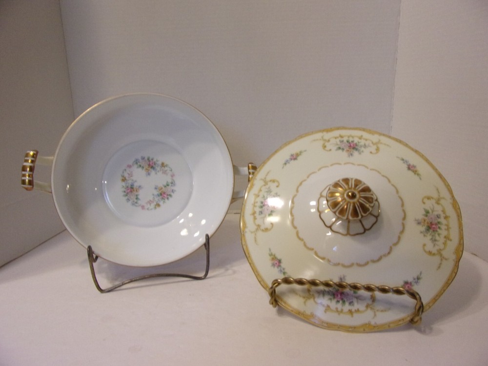 NORITAKE CASSEROLE WITH LID LOTUS PATTERN 11"