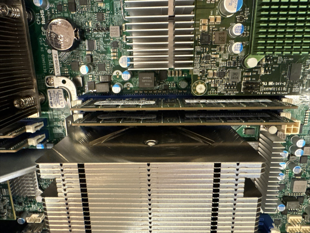 HP CS5000 disk array Rack (4U) - 10Gb Ethernet Flash Array with 2x Controllers