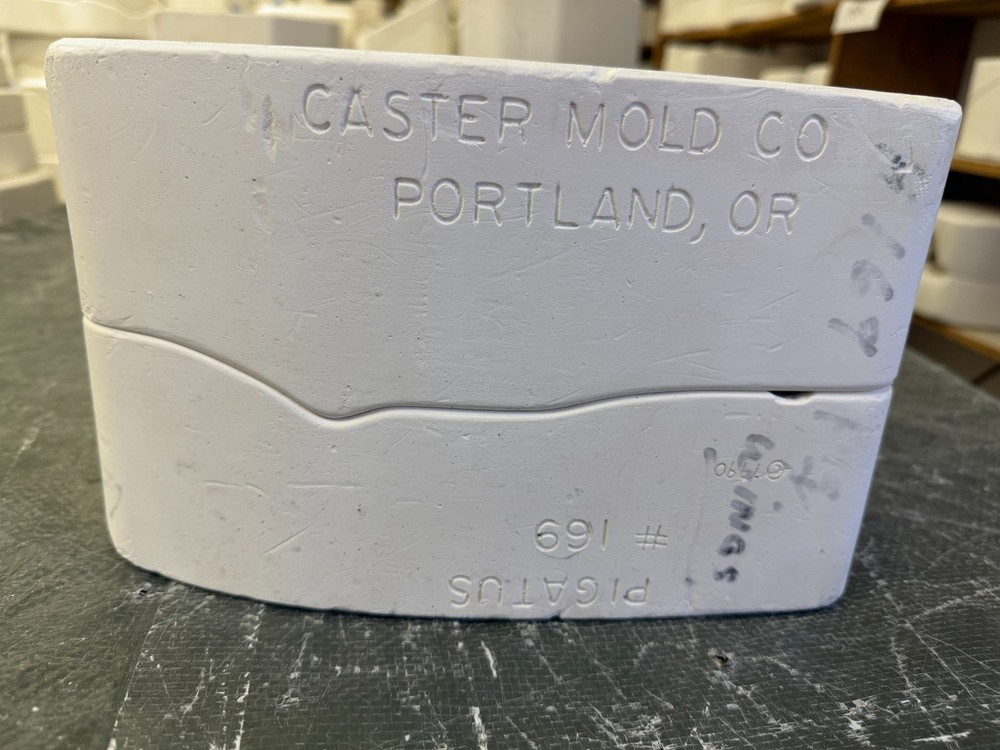 VINTAGE CASTER CERAMIC MOLD #169 PIGATUS