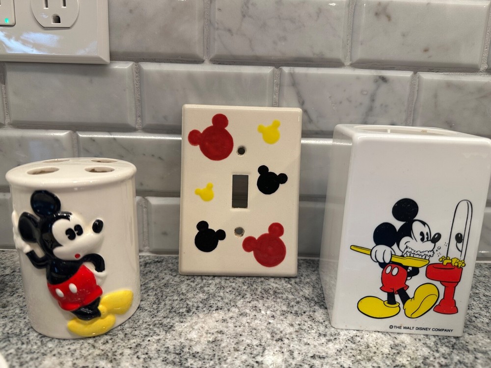 Mickey Mouse bathroom decor