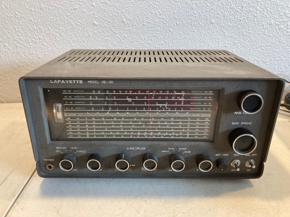 Lafayette S.W. / Communications Receiver, Model HE-30 - Powers On