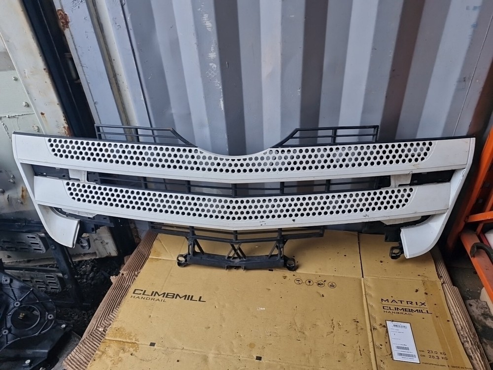 Mercedes Actros Front Middle Grill Panel A9618850253