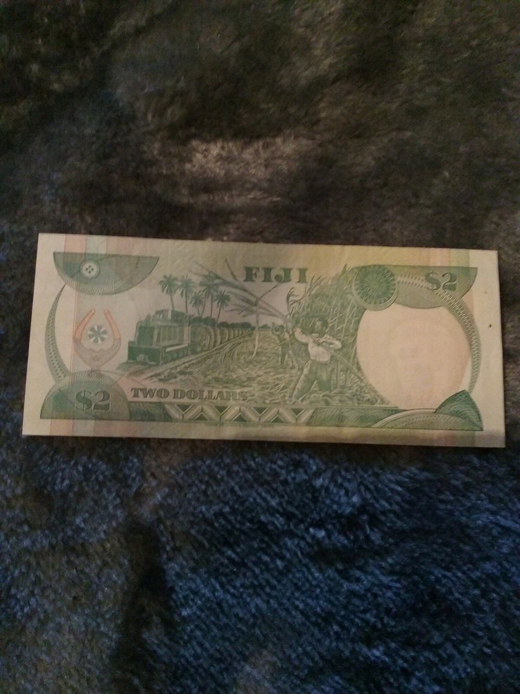 FIJI TWO DOLLARS NOTE No. D/ 18526288 EXCELLENT CONDITION