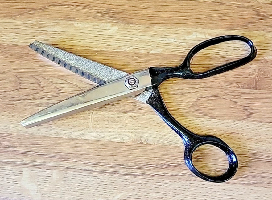 Vintage KleenCut Pinking Shears With The Automatic Stop, Black Handle Super Nice