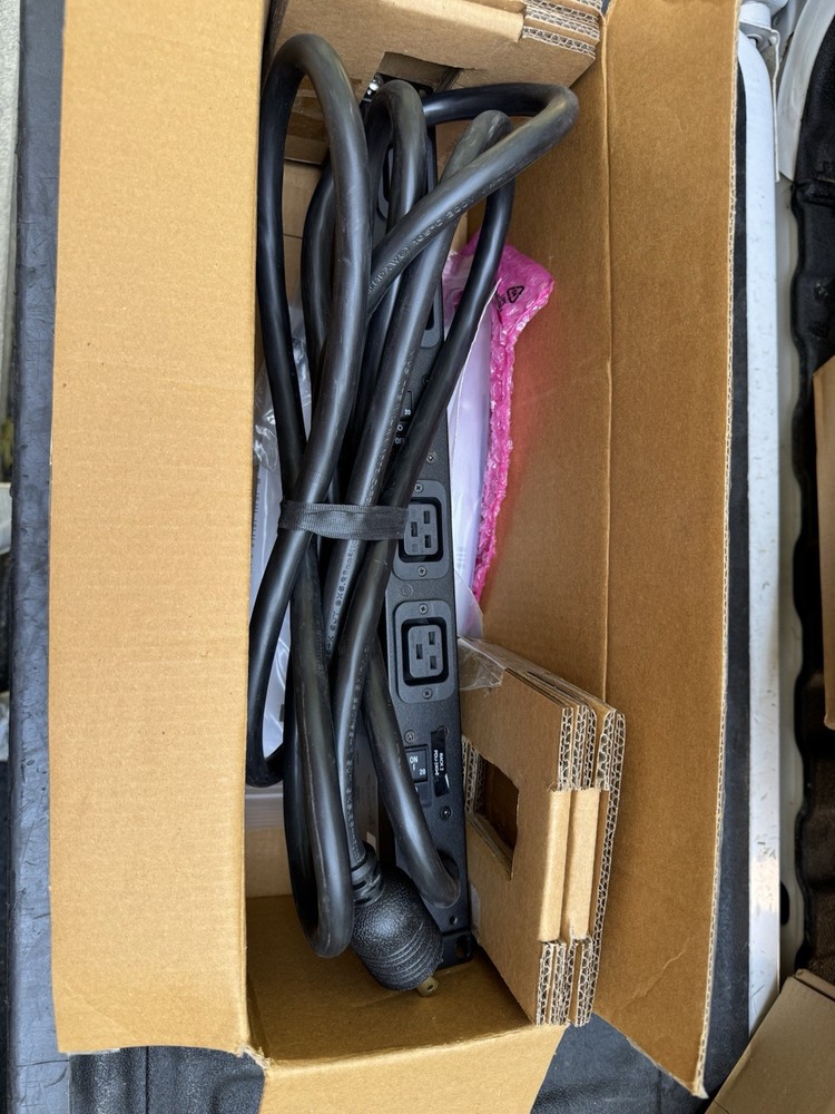 APC Basic Rack PDU Model AP9570