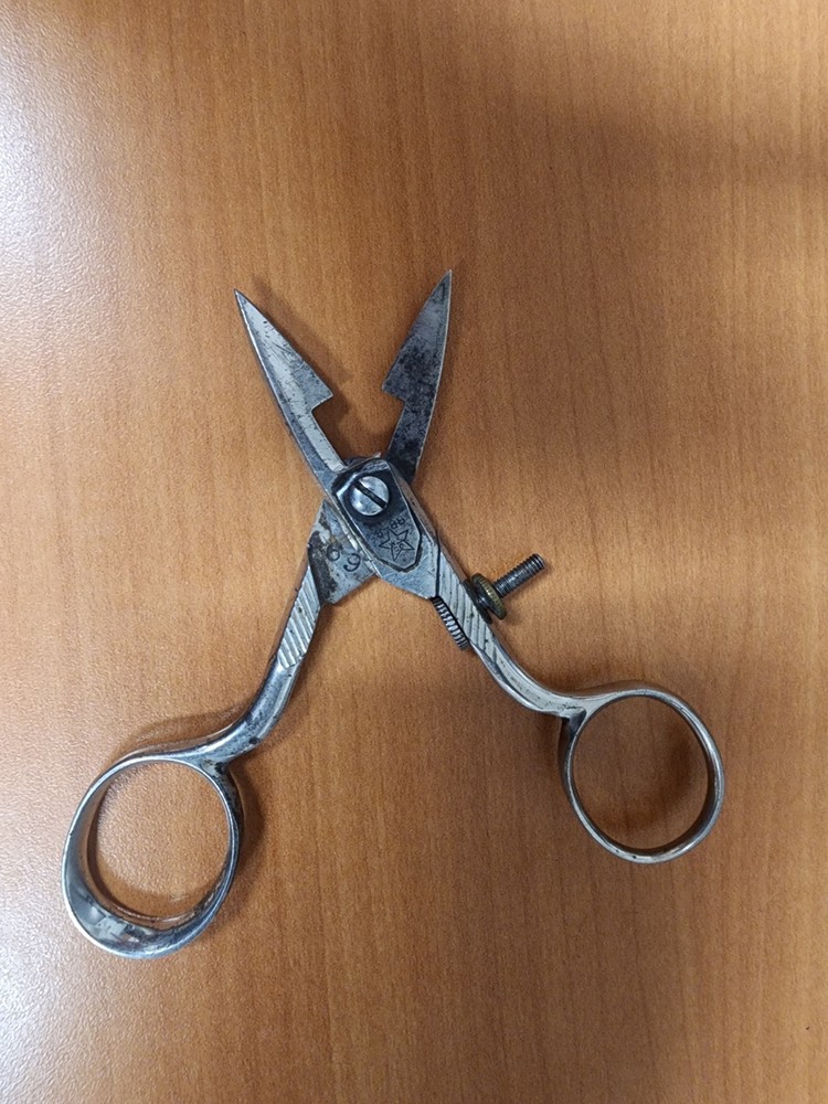 Vintage Button Hole Scissors