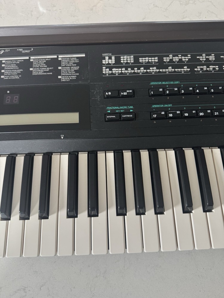 YAMAHA DX7II-FD Digital Synthesizer