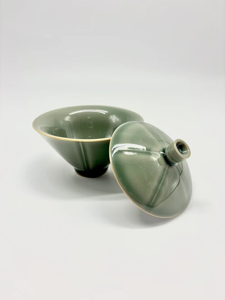 Plum Green Five Elements Covered Bowl