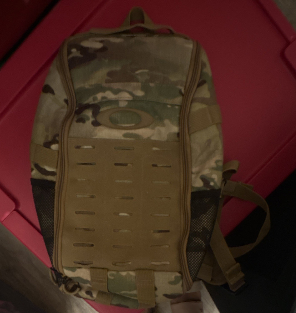 Oakley Camouflage Tactical Backpack Nylon Padded Straps Adjustable MOLLE Webbing