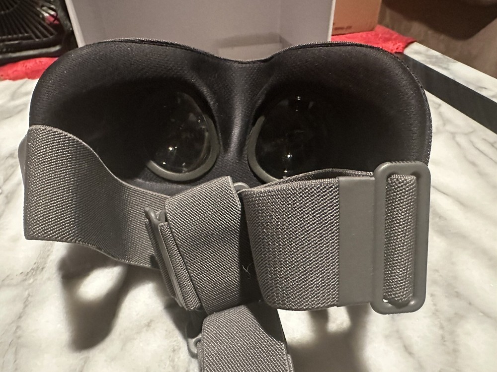 Google Daydream View Smartphone VR Headset Charcoal Gray