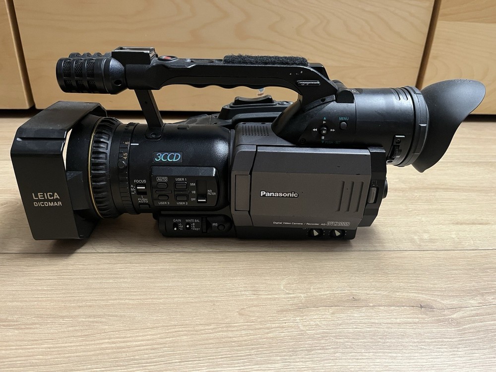 Panasonic AG-DVX100B 3CCD Professional Camcorder