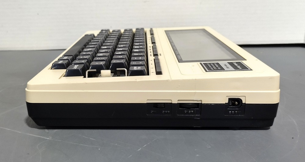 RadioShack TRS-80 Model 100 Battery-Powered Portable Computer - Untested