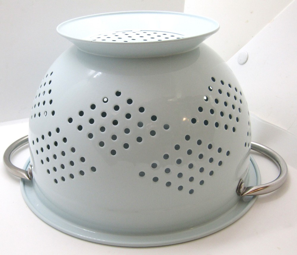 Light Blue 9" Metal Colander with Pedestal Base.
