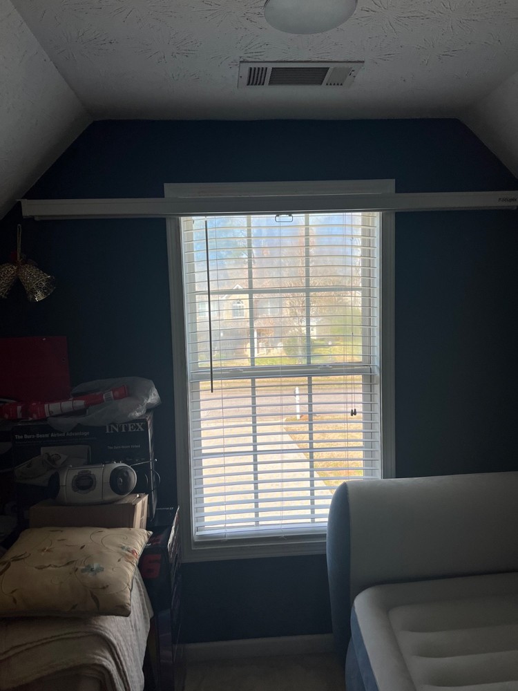 GBC 660S 85" 1:1 Projector Screen