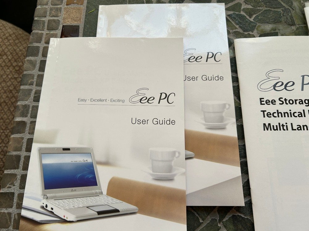 Asus Eee PC Windows XP Edition disks, booklets, start guide