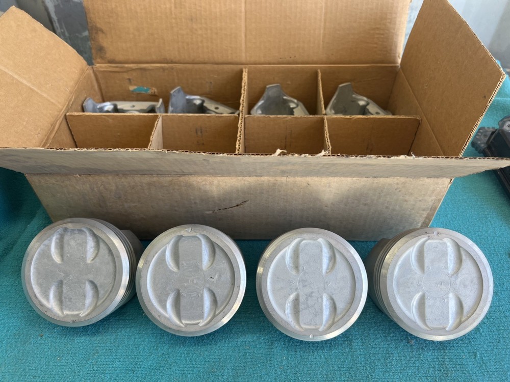 Dish Top Pistons Chevy 350 5.7L 040
