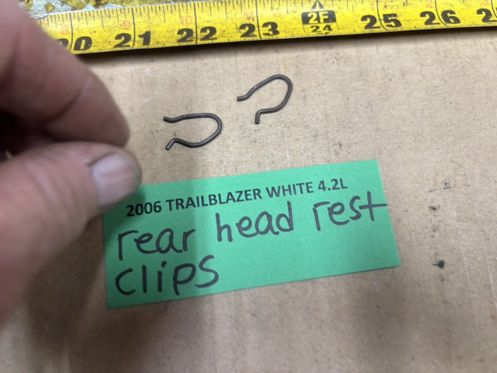 02-09 Trailblazer Rear Seat Fold Down HeadRest Clips