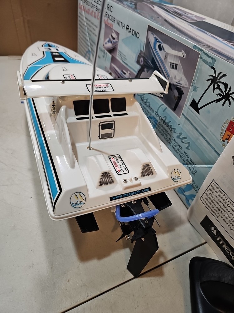 Megatech Caribbean Cruiser Remote Control Boat W/Box-Battery & Controller TESTED