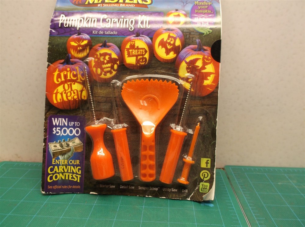 Pumpkin Masters Safe & Easy Tools Carving Kit Patterns 3 saws 1 scraper 1 poker