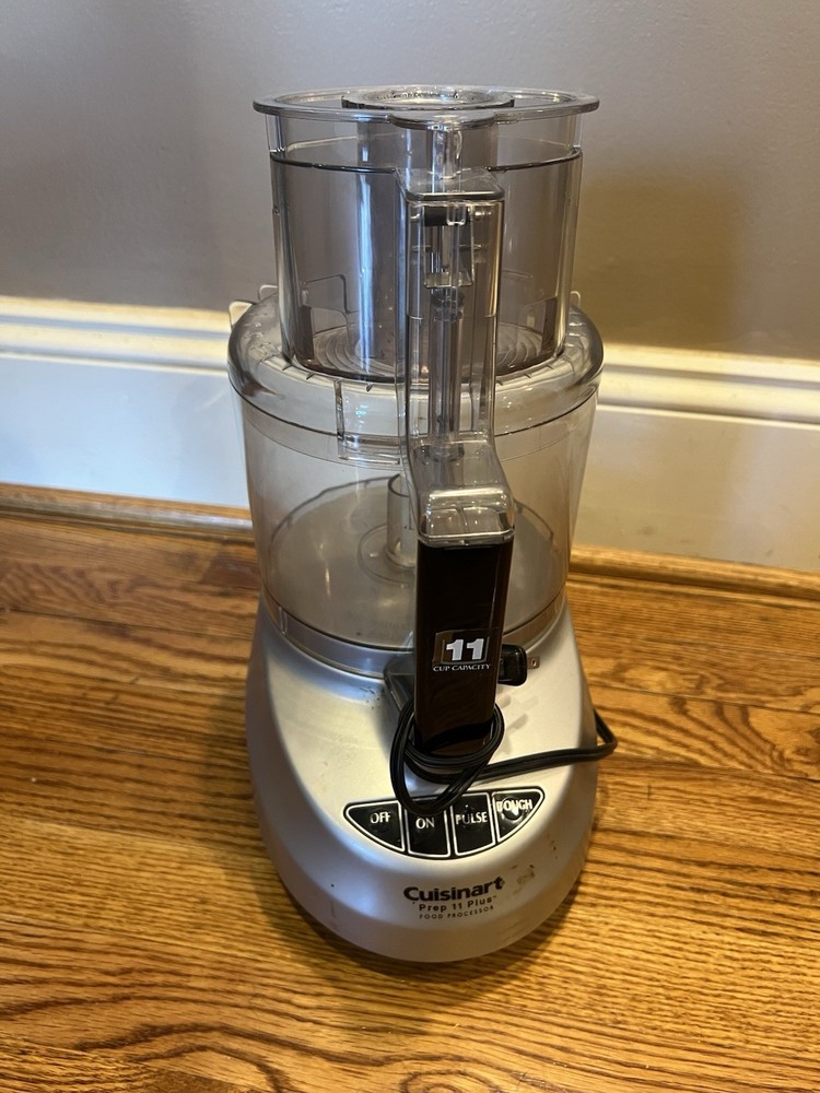 Cuisinart Custom Prep 11 Plus Food Processor  DLC-2011 Tested Works Silver
