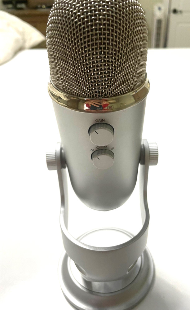 Blue Microphones Yeti in Silver USB Microphone! (AZP024537)