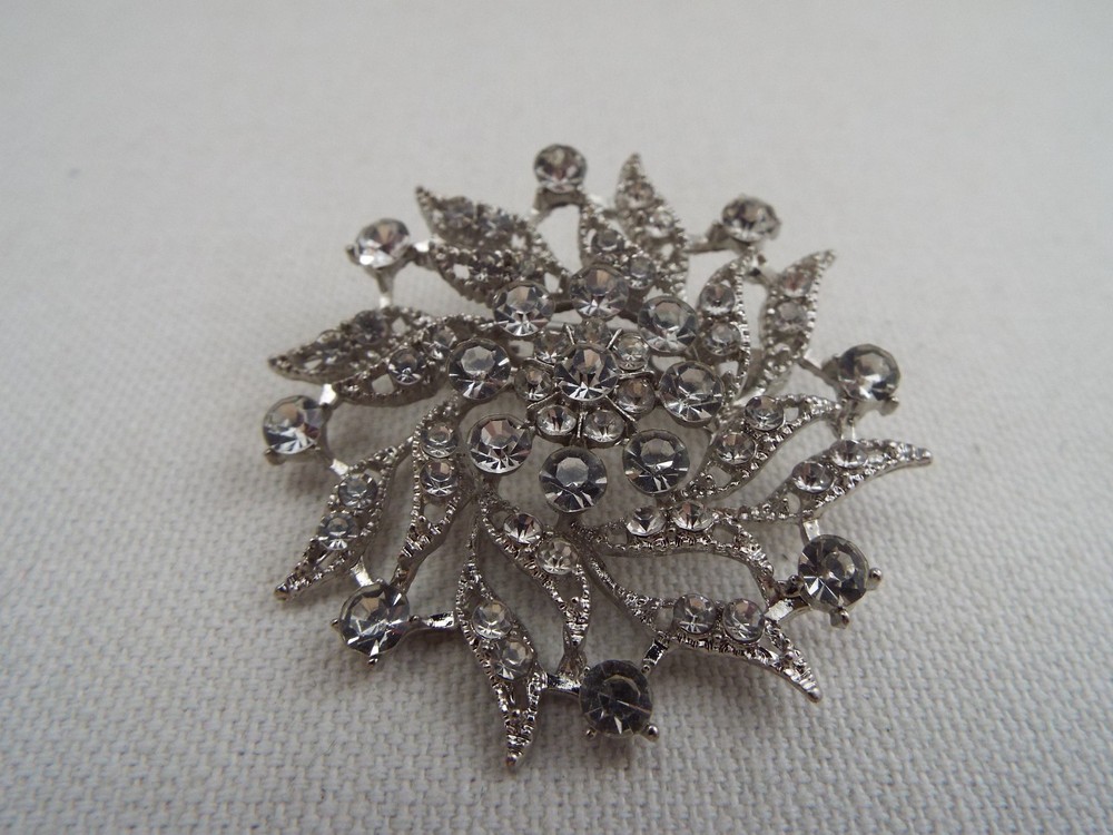 Silvertone Rhinestone Pin (J46)