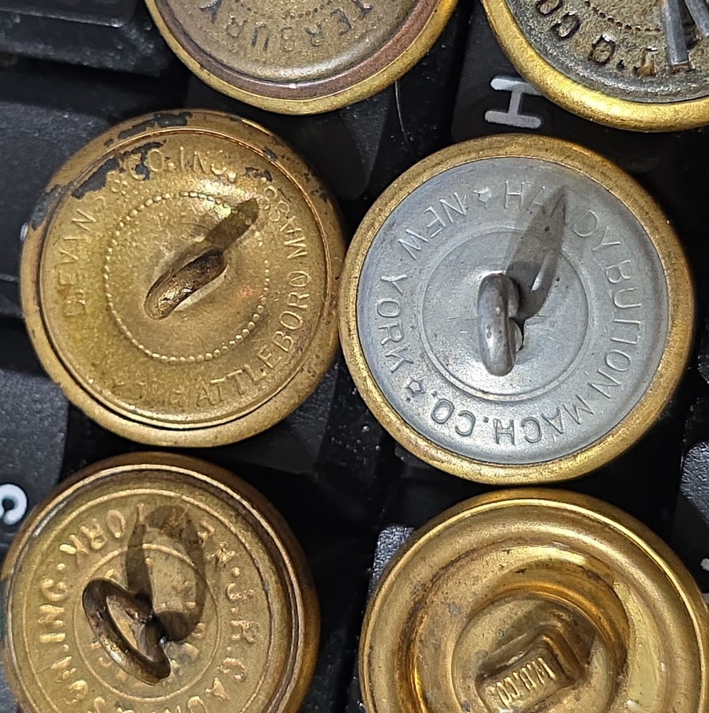 8 Great Seal Buttons US Army Assorted Makers